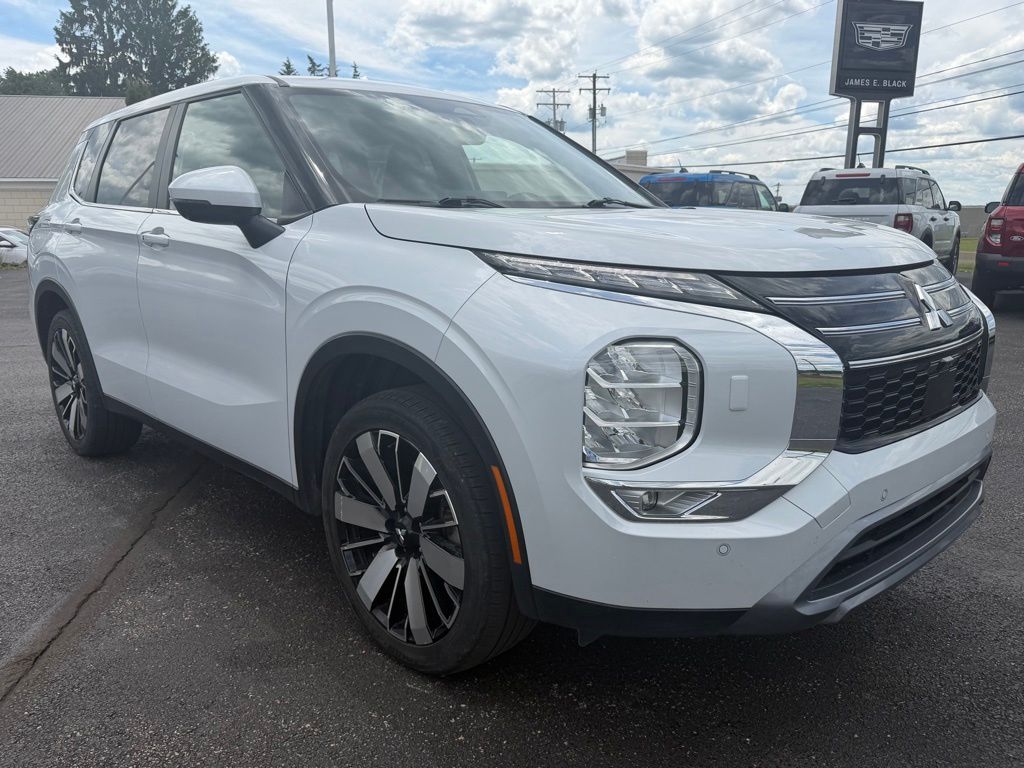 2025 Mitsubishi Outlander SE Silver at South Hills Kia