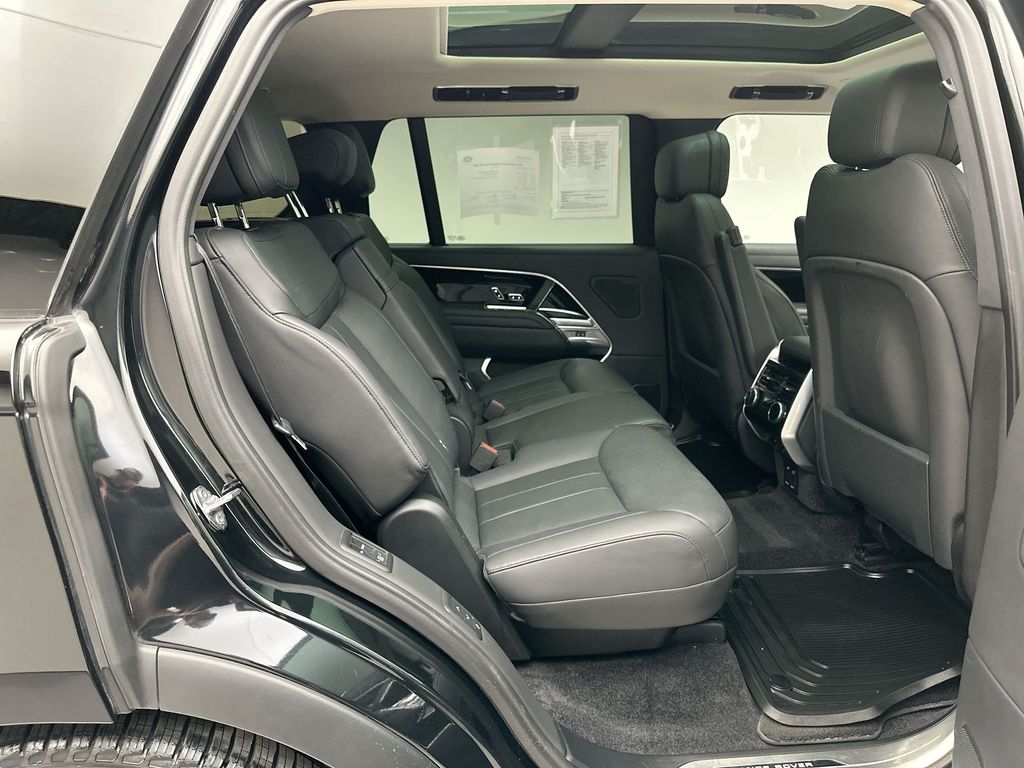 2023 Land Rover Range Rover SE 7