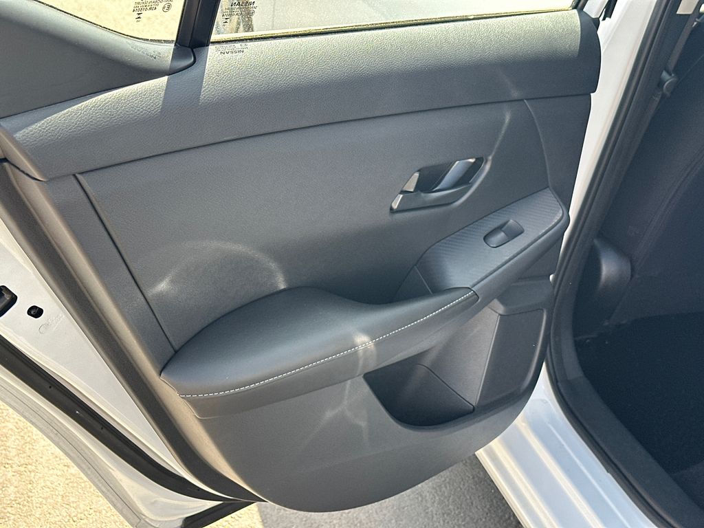 Used 2025 White Nissan S image 21