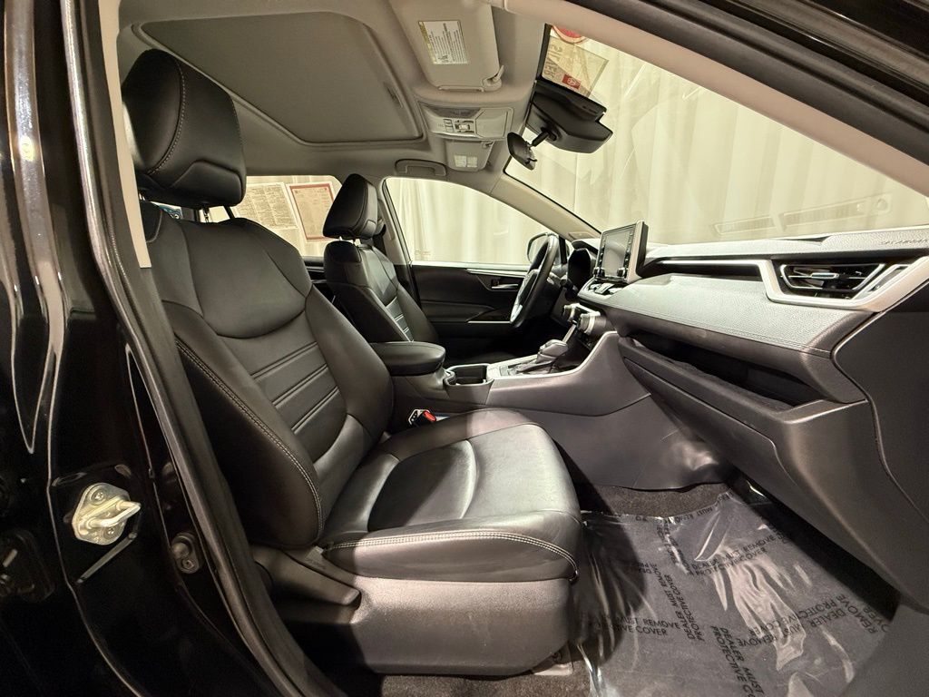 Thumbnail: 2019 Toyota RAV4 - 23