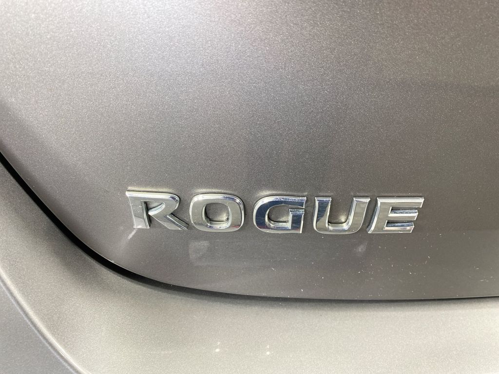 2011 Nissan Rogue S 27