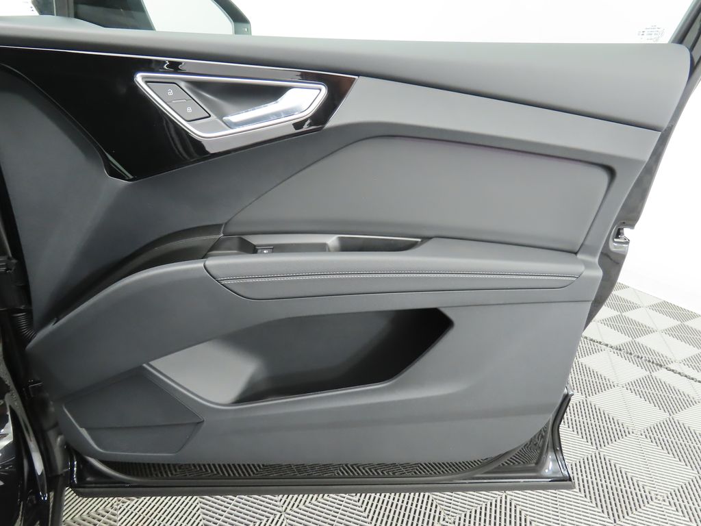2025 Audi Q4 e-tron  25