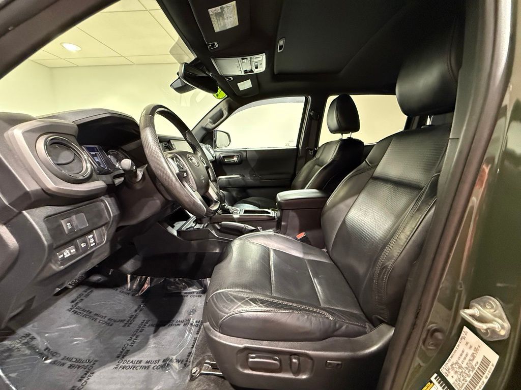 Thumbnail: 2021 Toyota Tacoma - 12