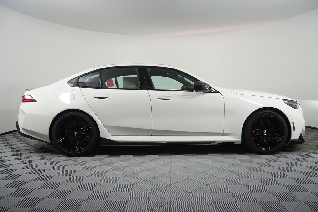 Thumbnail: 2026 BMW M5 - 2