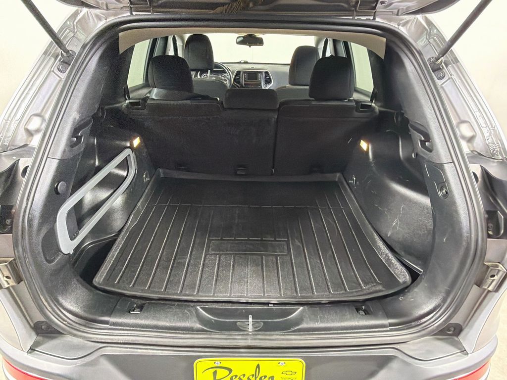 Used 2018 Jeep Cherokee SUV