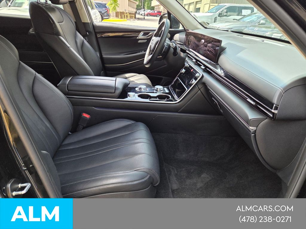 Used 2025 Black Genesis 2.5T image 17