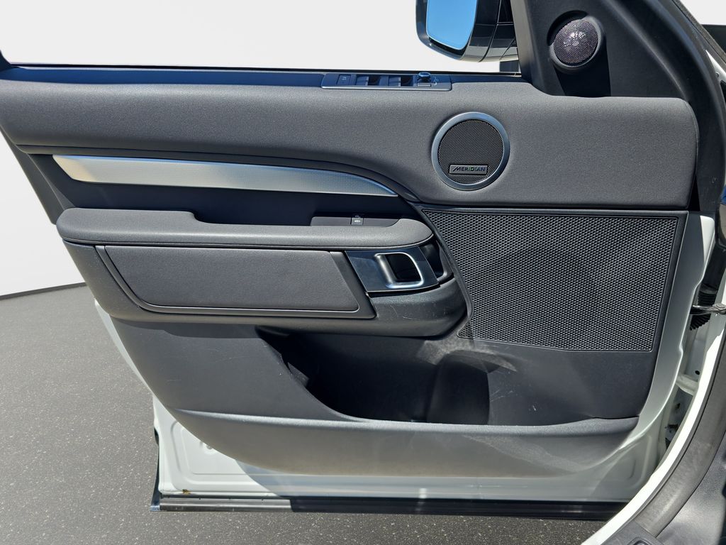Used 2020 White Land Rover Landmark Edition image 32