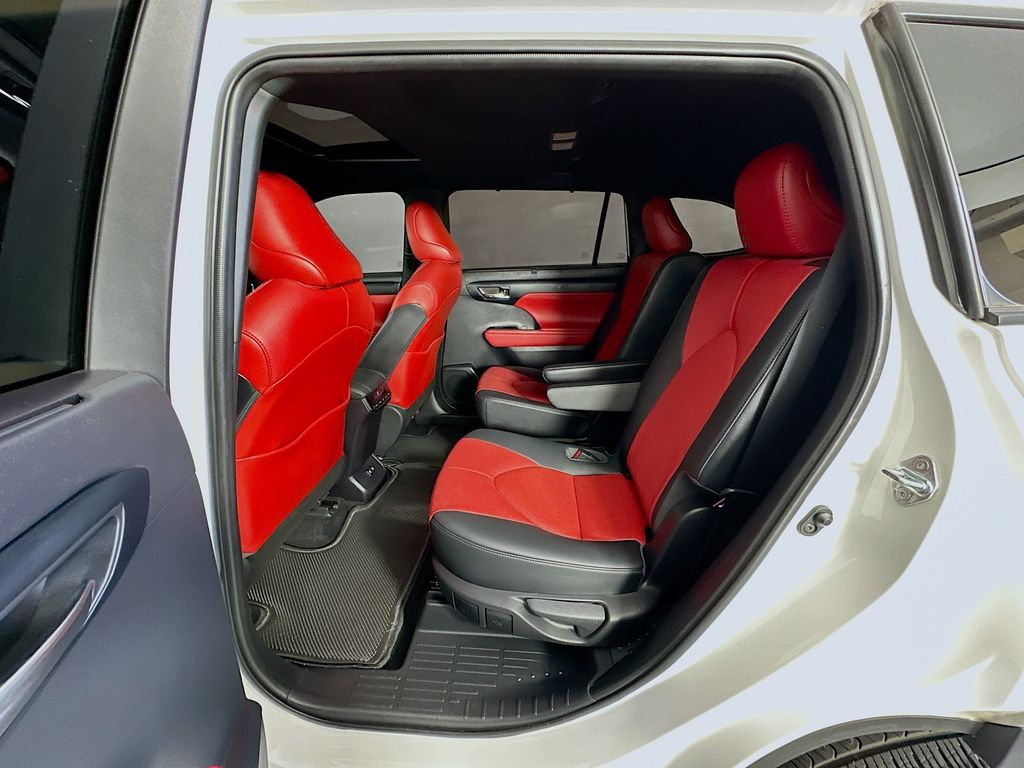 Thumbnail: 2021 Toyota Highlander - 25