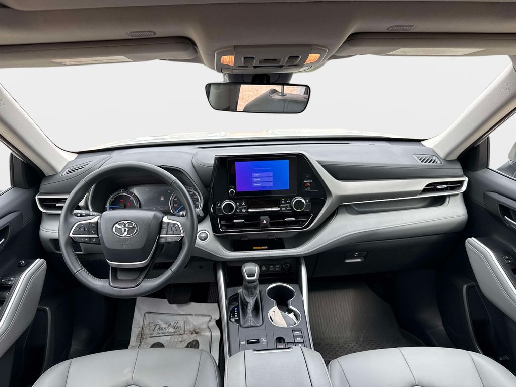 Used 2025 Toyota Highlander Hybrid SUV