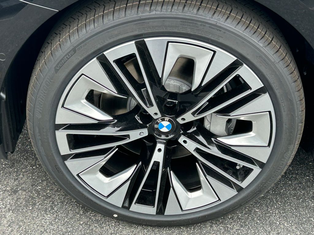 Thumbnail: 2026 BMW i5 - 9