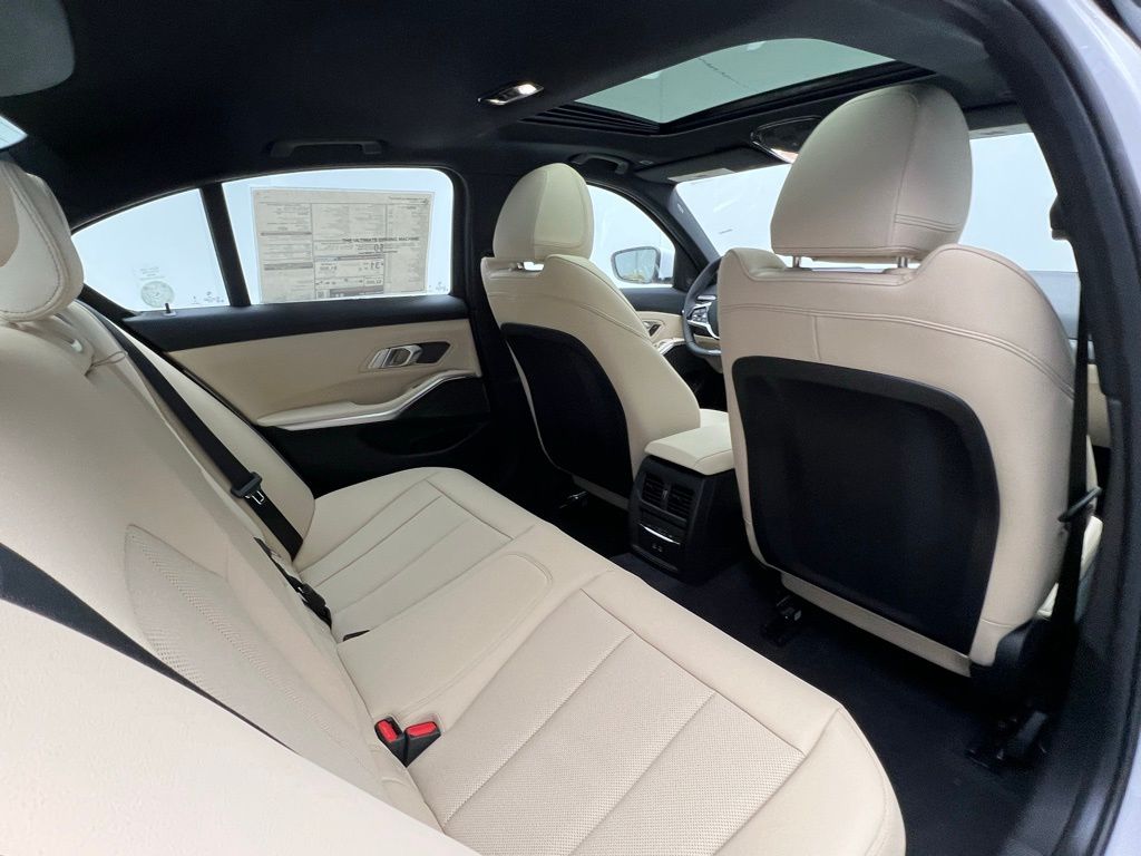 Thumbnail: 2026 BMW 3 Series - 8