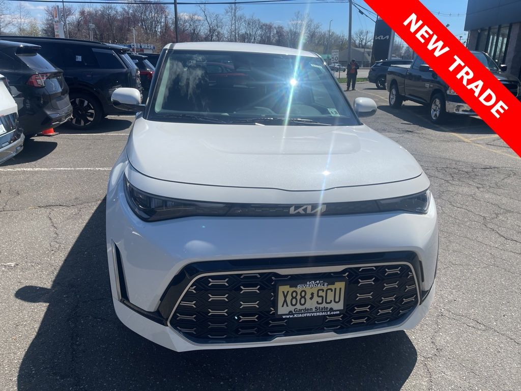 Snow White Pearl 2023 Kia Soul GT-Line FWD SUV / Crossover Front-Wheel Drive Continuously Variable Transmission