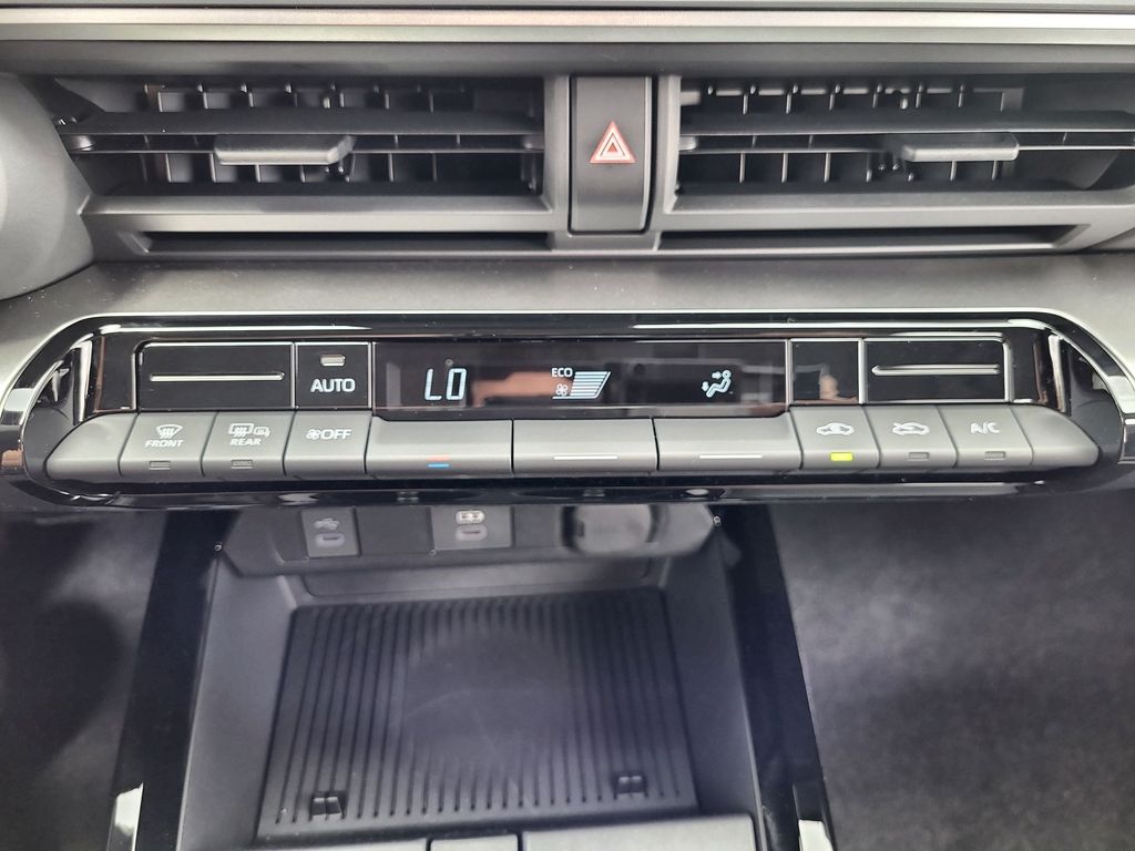 2025 Toyota Prius LE 17