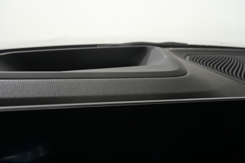 Thumbnail: 2025 BMW 3 Series - 18