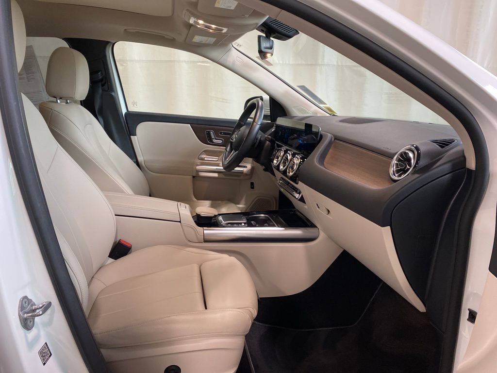 Used 2022 White Mercedes-Benz GLA 250 image 11