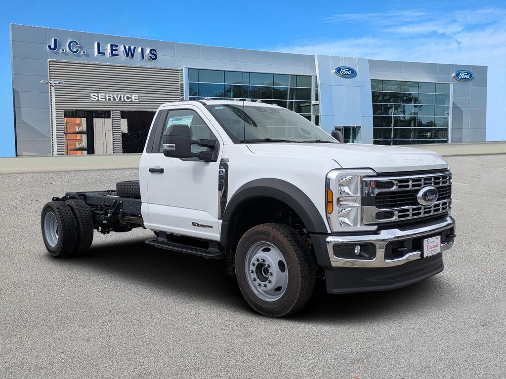 2025 Ford F-550 Chassis XL