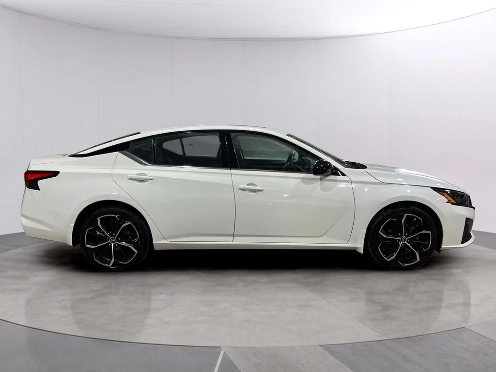 Certified Used 2023 Pearl White Tricoat Nissan 2.5 SR image 3