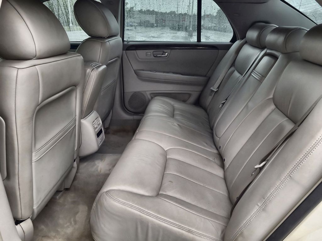 2011 Cadillac DTS Premium 8
