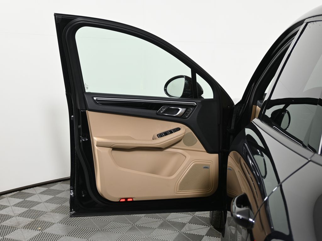 Thumbnail: 2024 Porsche Macan - 32