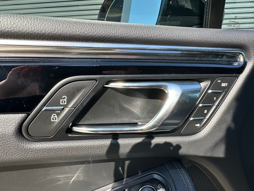 Thumbnail: 2026 Porsche Macan - 18