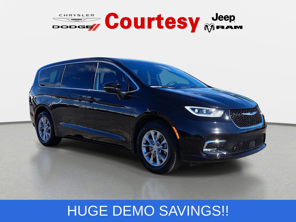 Diamond Black Crystal Pearlcoat 2026 Chrysler Pacifica Select AWD Minivan All-Wheel Drive 9-Speed Automatic