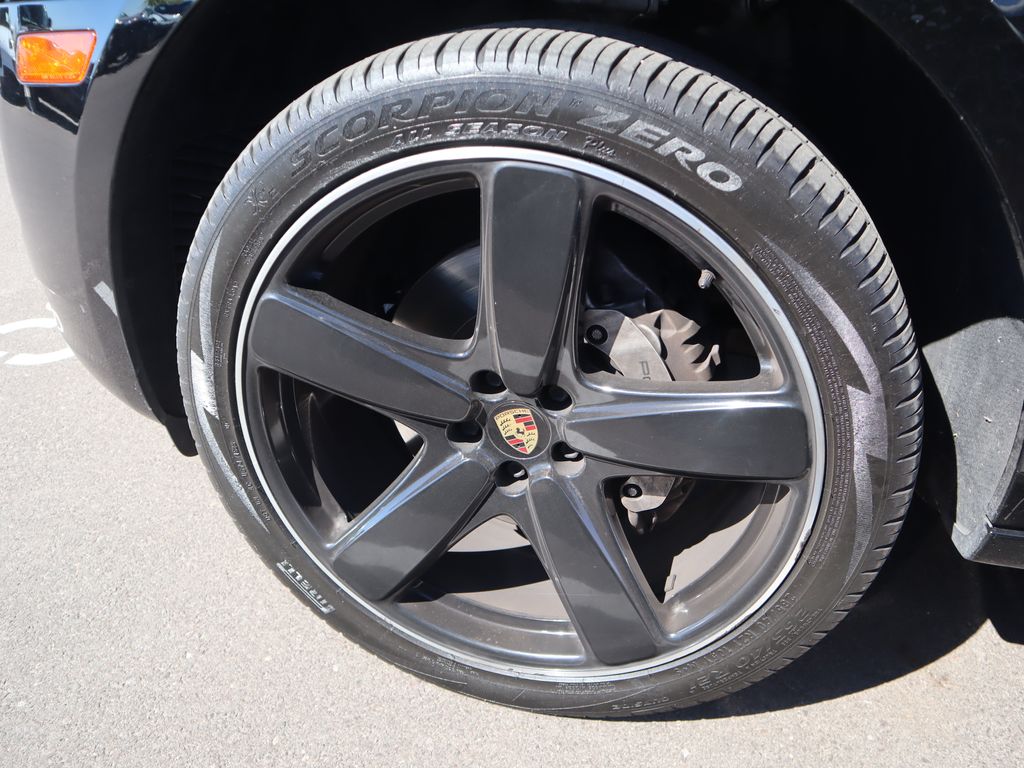 Thumbnail: 2015 Porsche Macan - 15