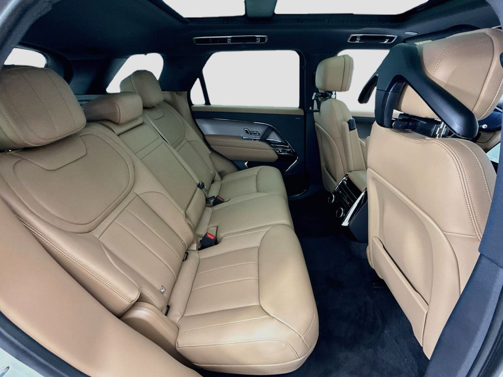 Thumbnail: 2026 Land Rover Range Rover Sport - 22