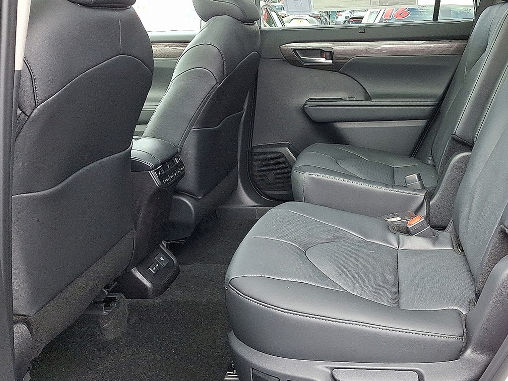 Thumbnail: 2026 Toyota Highlander - 7