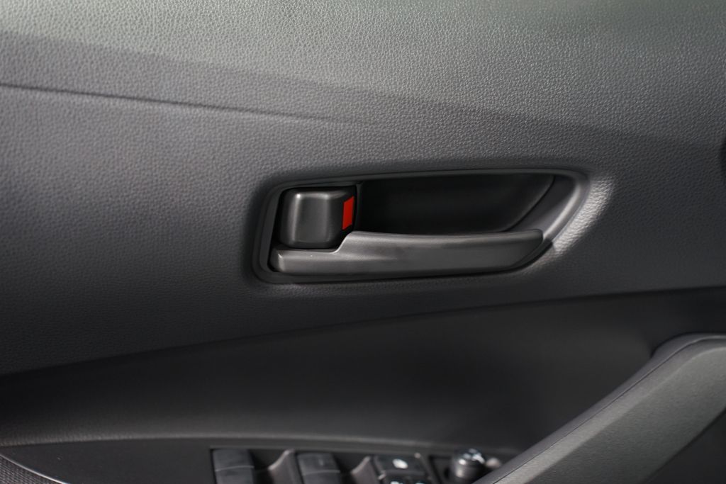 2025 Toyota Corolla LE 32