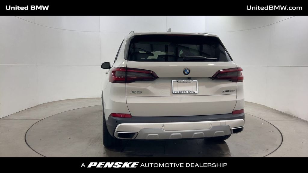 Thumbnail: 2021 BMW X5 - 7