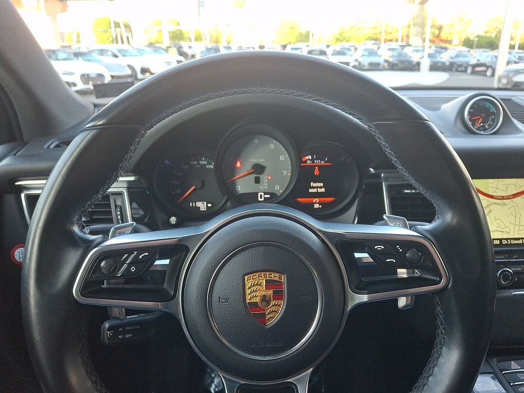 Thumbnail: 2016 Porsche Macan - 20