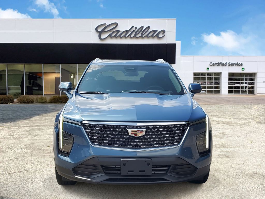 2024 Cadillac XT4 Luxury 2