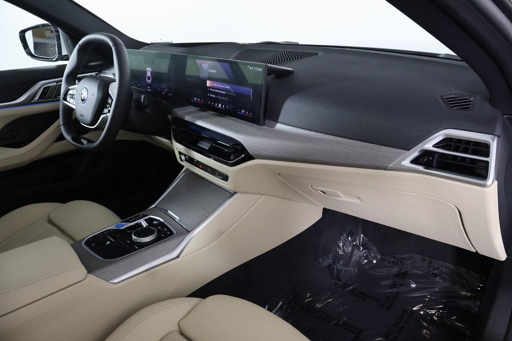 Thumbnail: 2025 BMW i4 - 9