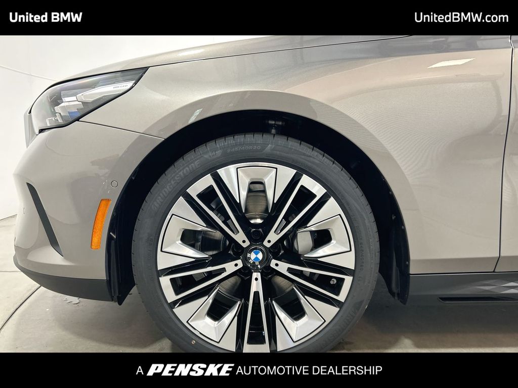 Thumbnail: 2026 BMW 5 Series - 10