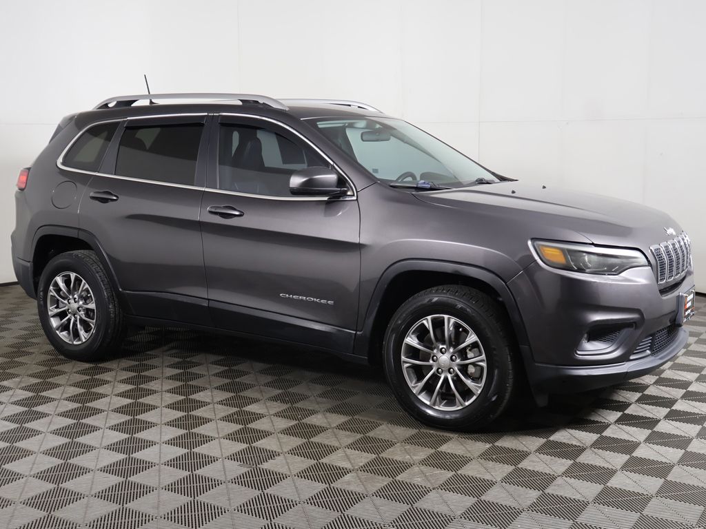 Used 2019 Gray Jeep Latitude Plus image 12