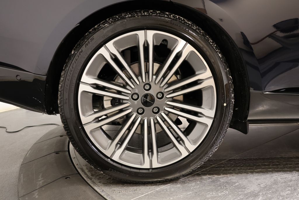 Thumbnail: 2026 Land Rover Range Rover - 11