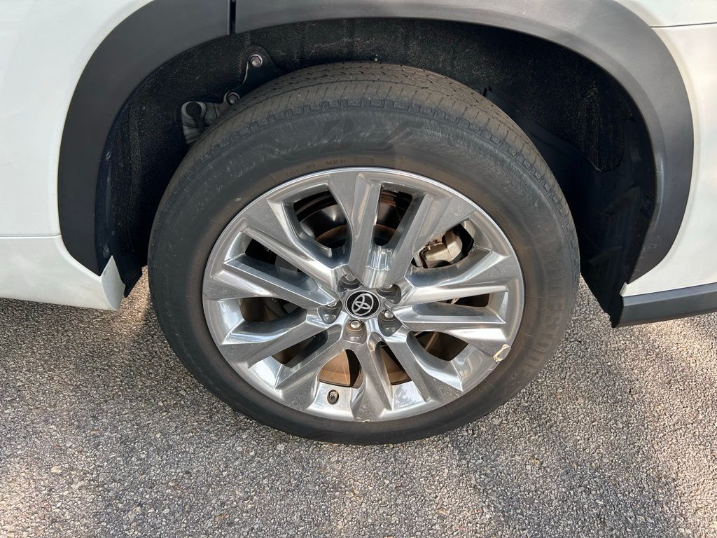 2023 Toyota Highlander Limited 9