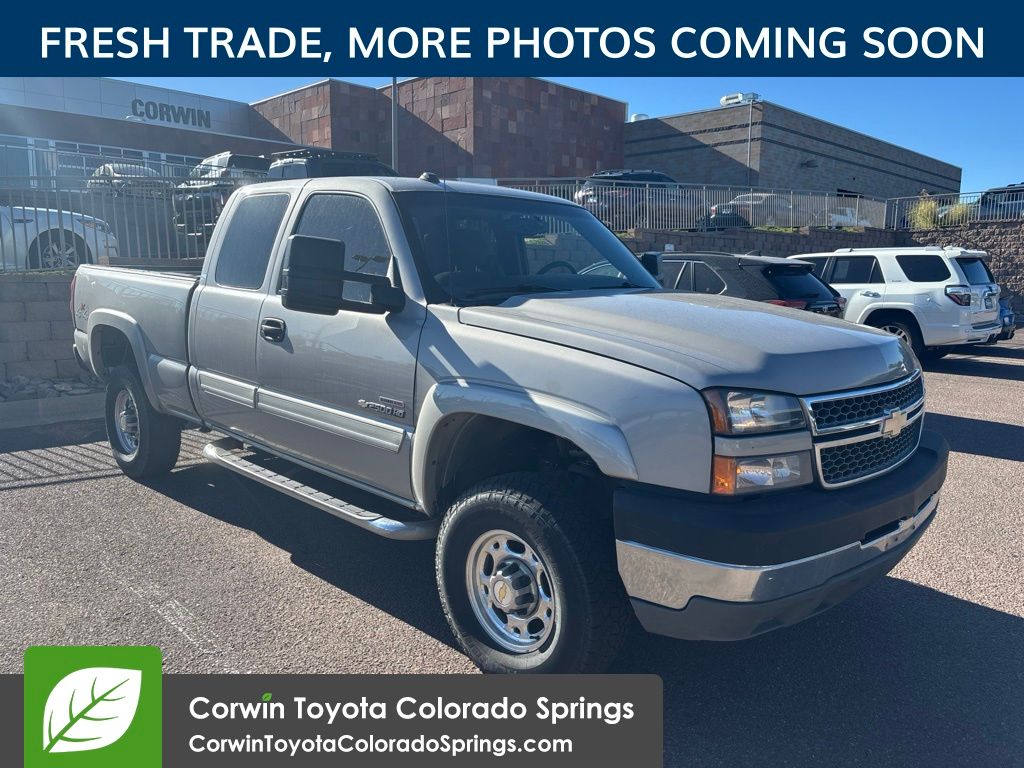 Silver Birch Metallic 2005 Chevrolet Silverado 2500HD Pickup Truck Four-Wheel Drive 5-Speed Automatic