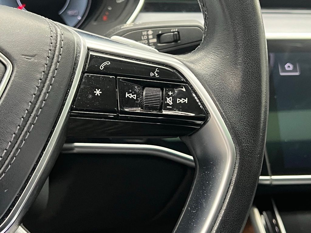 Thumbnail: 2023 Audi A8 - 9