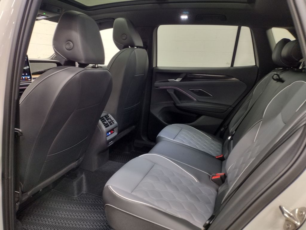 2025 Volkswagen Tiguan 2.0T SEL R-Line