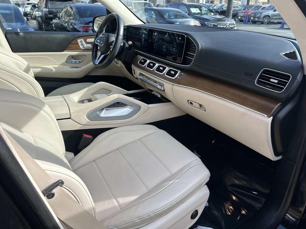 Thumbnail: 2023 Mercedes-Benz GLS - 21