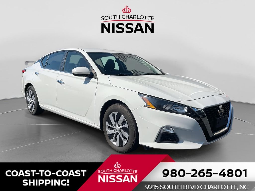 White 2022 Nissan Altima Sedan Front-Wheel Drive Continuously Variable Transmission