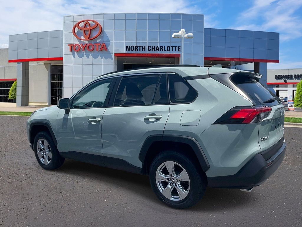 Used 2023  Toyota XLE image 4