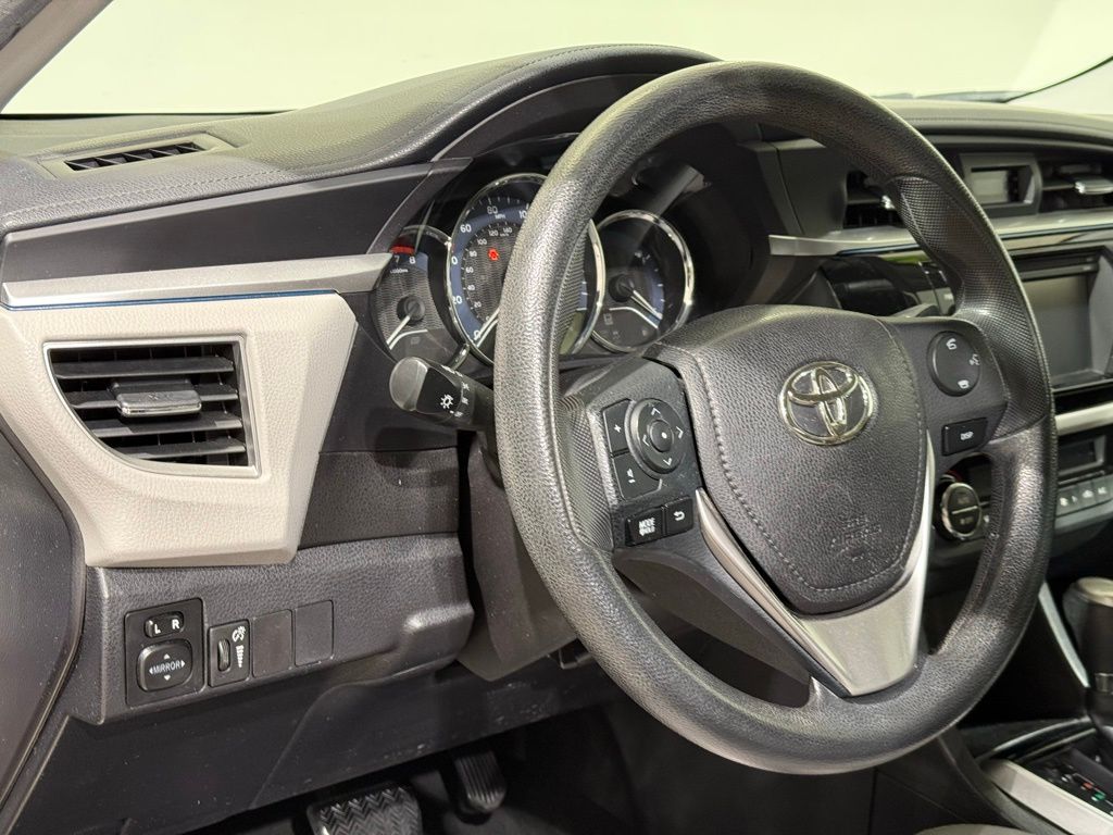 Thumbnail: 2015 Toyota Corolla - 16