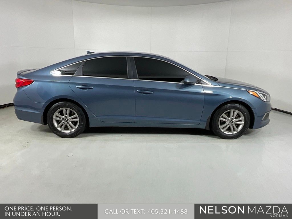 Used 2016 Blue Hyundai Base image 9
