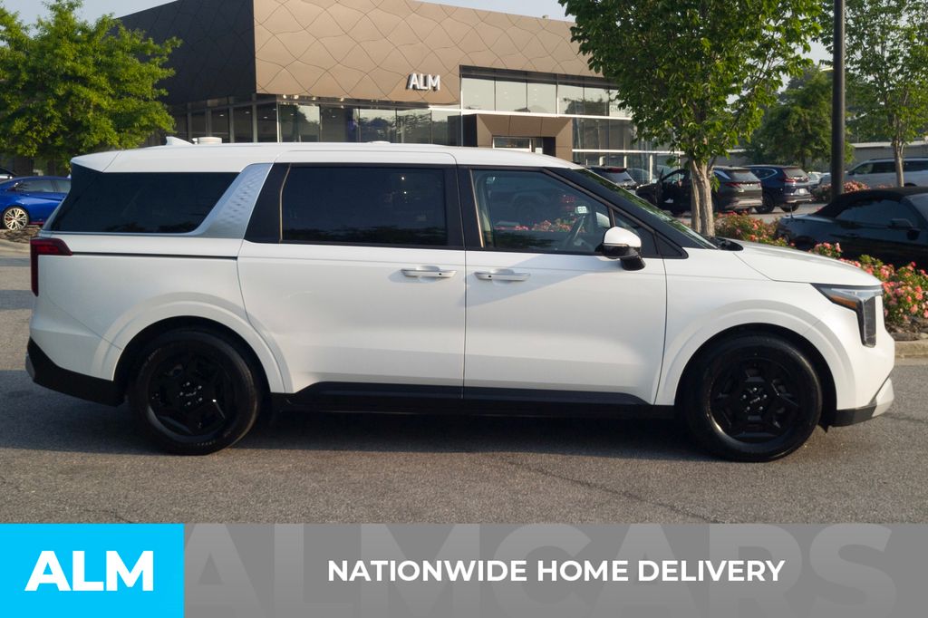 Used 2025 White Kia LXS image 4
