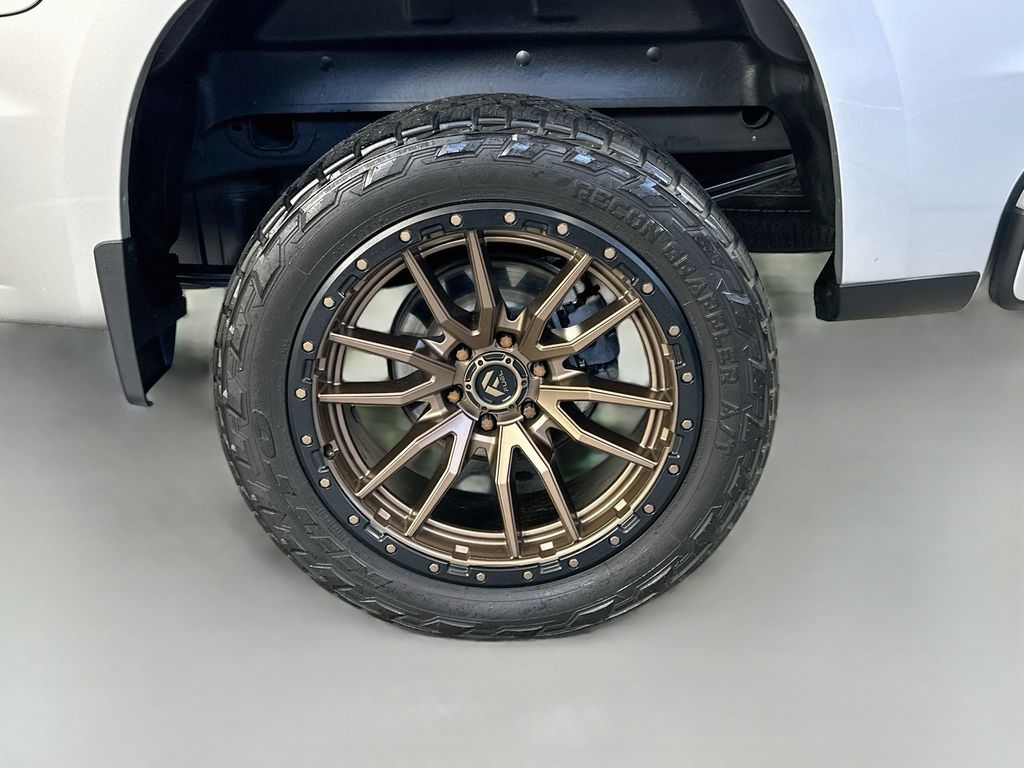 ChevroletSilverado 1500 LTD33