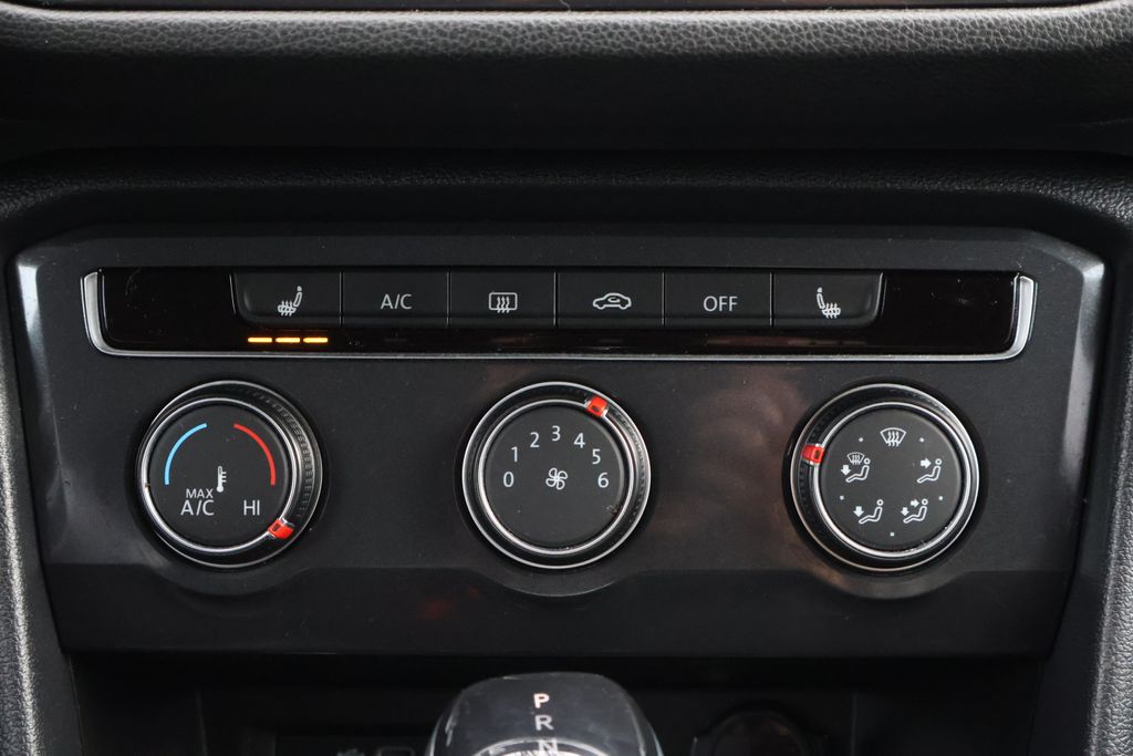 Thumbnail: 2022 Volkswagen Tiguan - 17