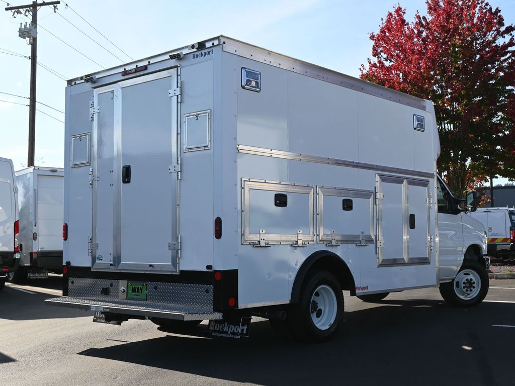 2025 Ford E-Series E-450 SD