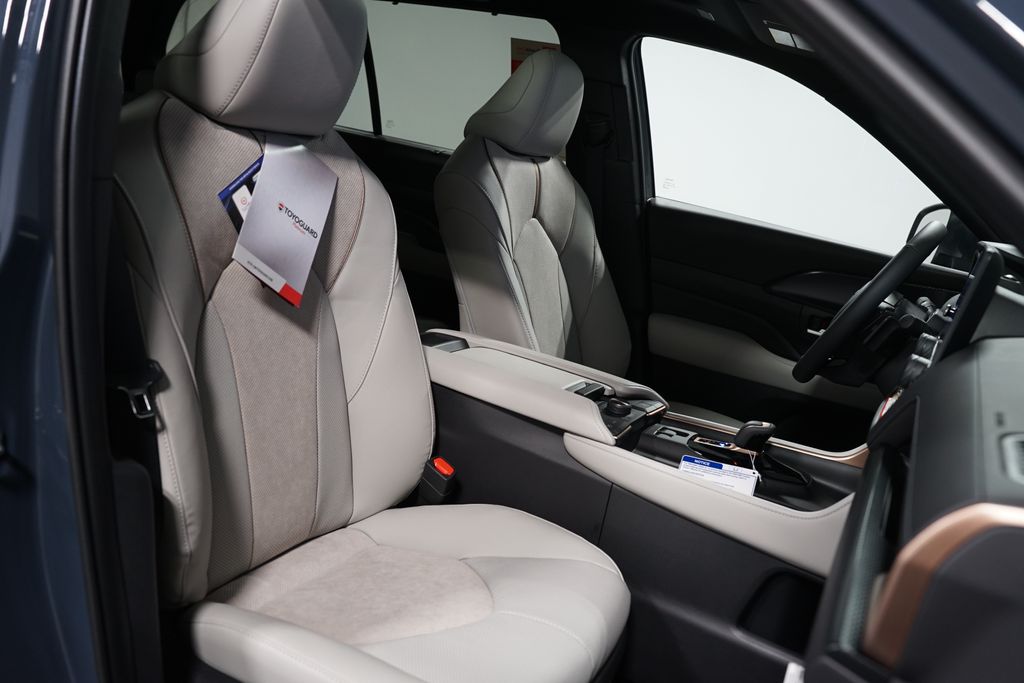 Thumbnail: 2026 Toyota Grand Highlander - 30